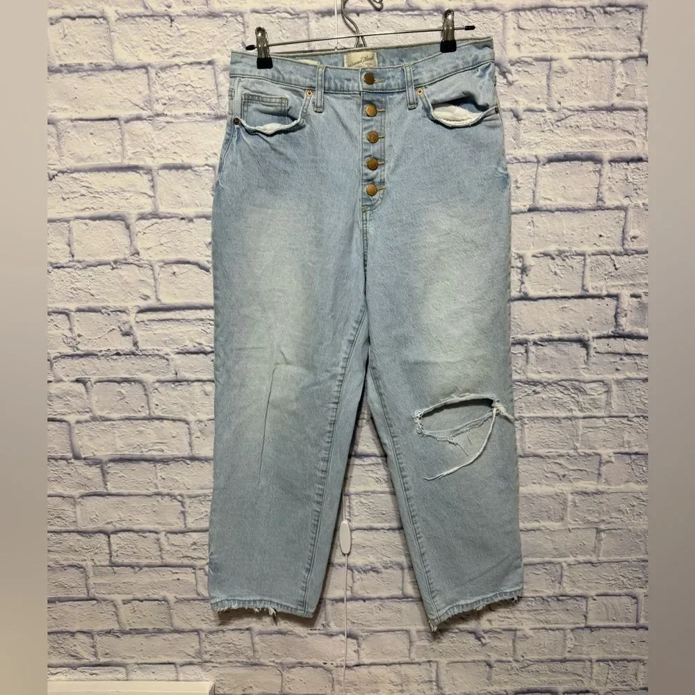 Universal Thread Women vintage straight Fit Ripped Denim Jeans, Light Blue